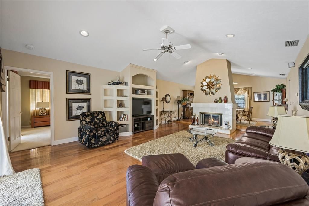 Active With Contract: $375,000 (3 beds, 2 baths, 2019 Square Feet)