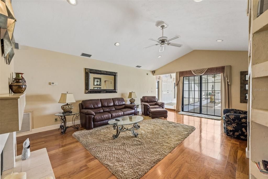 Active With Contract: $375,000 (3 beds, 2 baths, 2019 Square Feet)