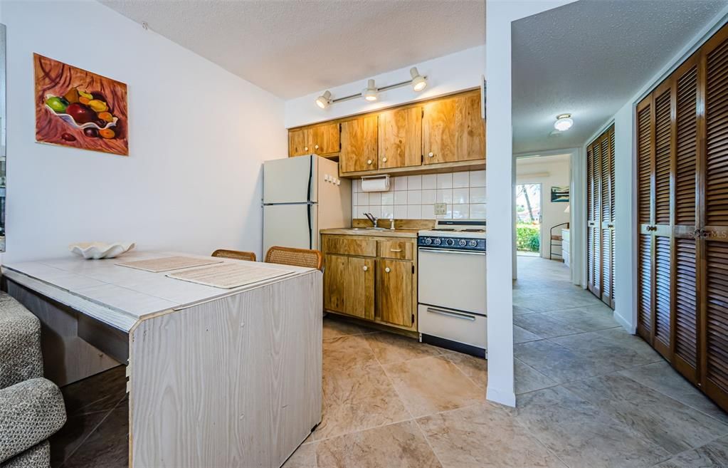 For Sale: $275,000 (1 beds, 1 baths, 480 Square Feet)
