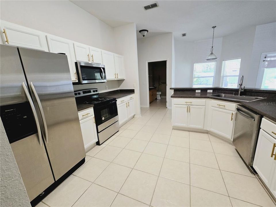 For Rent: $2,395 (4 beds, 3 baths, 2288 Square Feet)