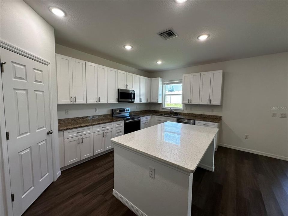 Active With Contract: $2,250 (3 beds, 2 baths, 1670 Square Feet)
