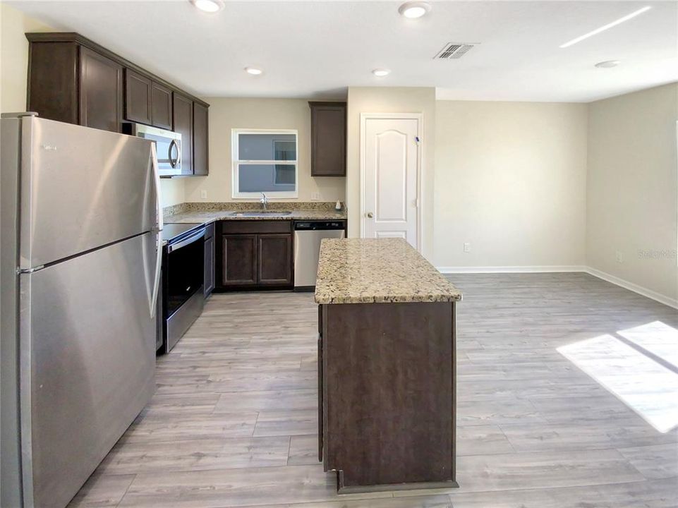 For Sale: $267,000 (3 beds, 2 baths, 1383 Square Feet)