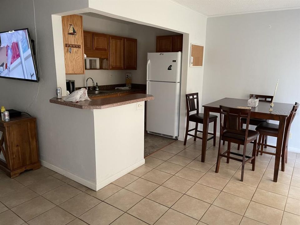 For Sale: $264,900 (1 beds, 1 baths, 700 Square Feet)