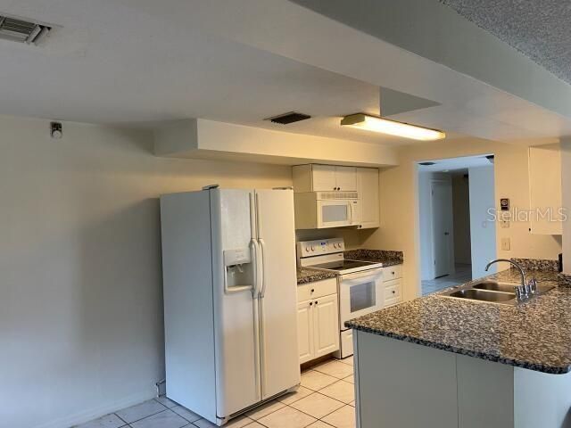 Recently Rented: $1,700 (2 beds, 2 baths, 1624 Square Feet)
