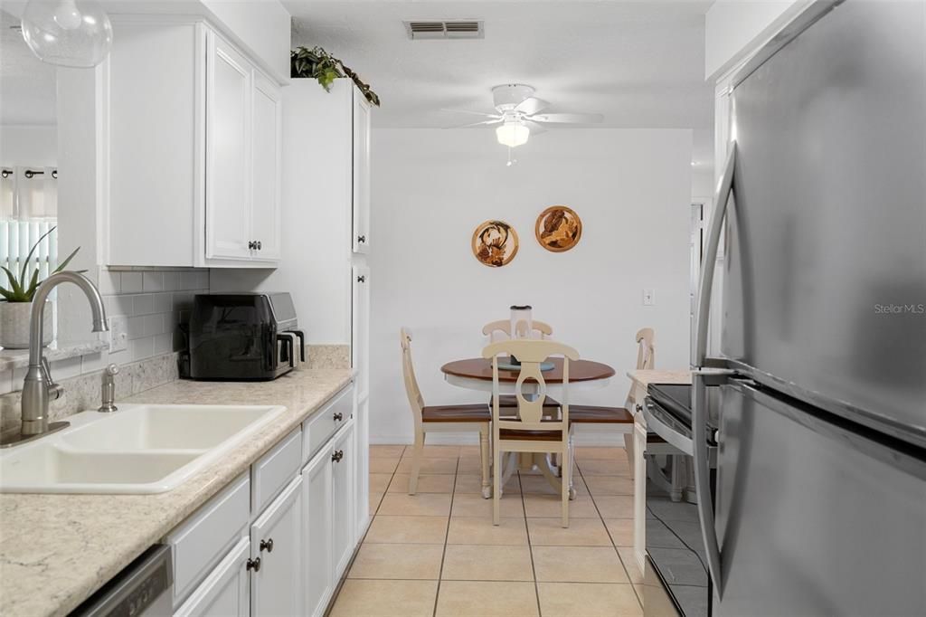 For Sale: $259,000 (2 beds, 2 baths, 1396 Square Feet)