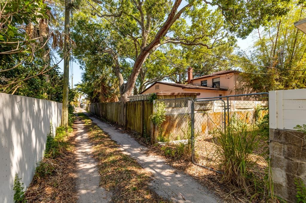 Active With Contract: $997,800 (4 beds, 3 baths, 3002 Square Feet)