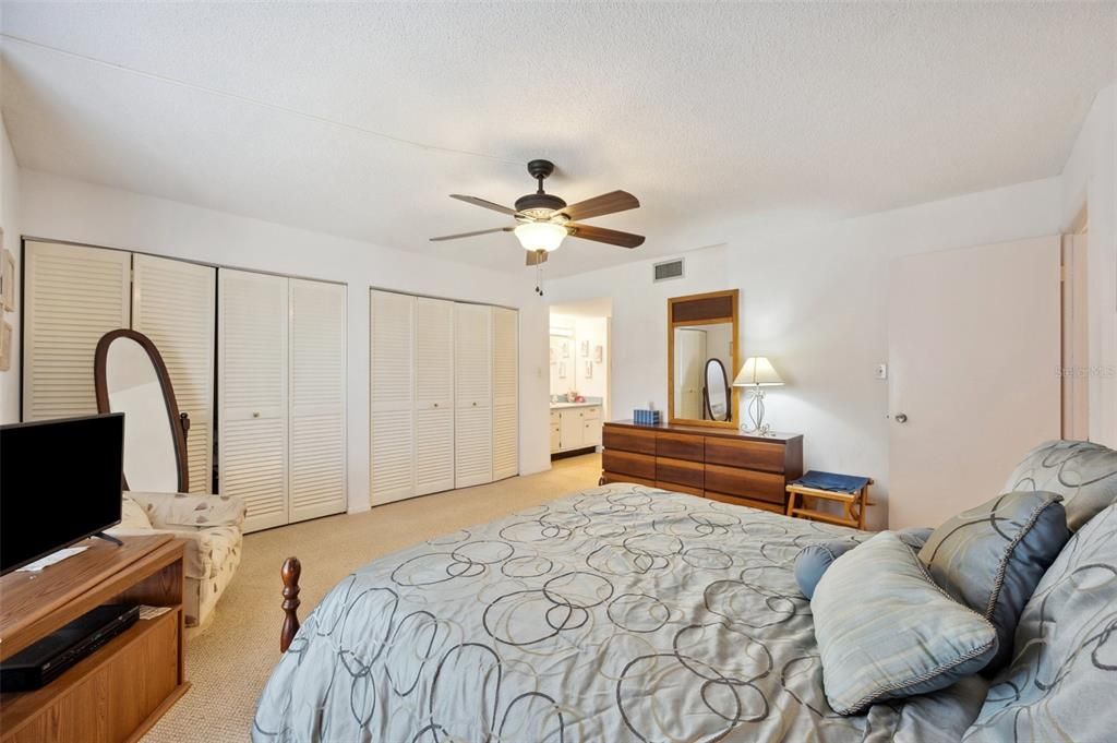For Sale: $669,950 (2 beds, 2 baths, 1186 Square Feet)