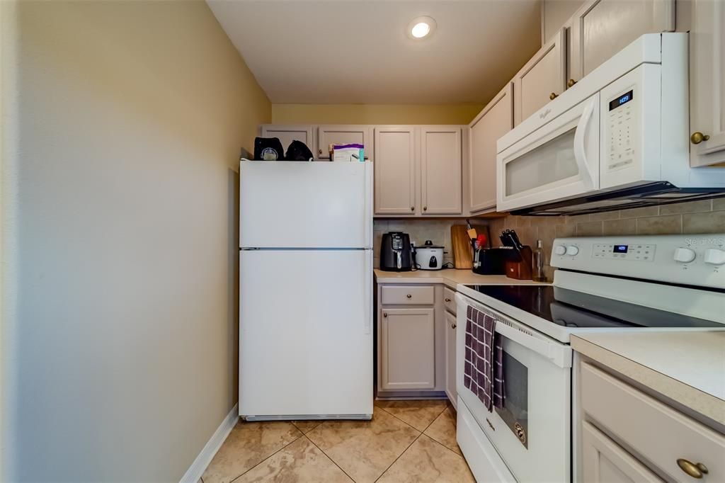For Rent: $2,500 (2 beds, 1 baths, 1271 Square Feet)