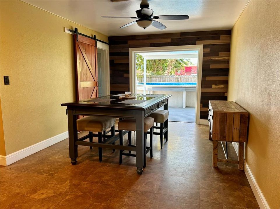For Sale: $349,000 (2 beds, 1 baths, 1108 Square Feet)