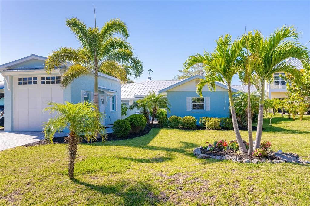 Recently Sold: $1,395,000 (3 beds, 2 baths, 1580 Square Feet)