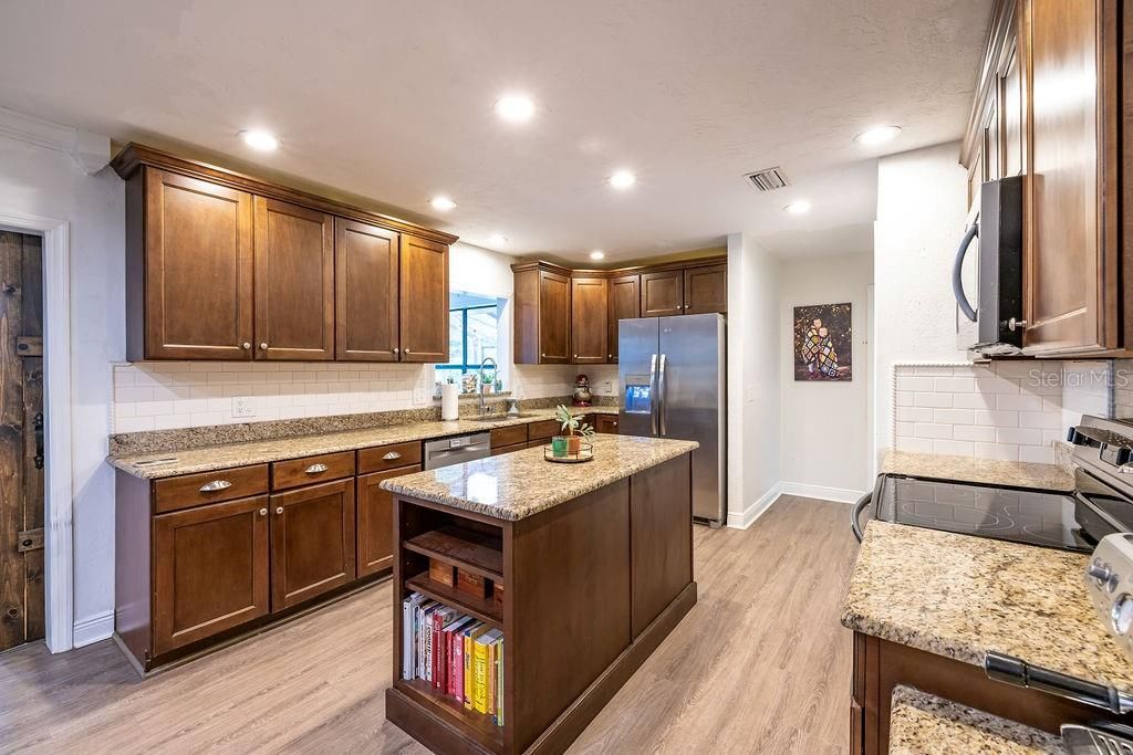 Active With Contract: $399,000 (3 beds, 2 baths, 1671 Square Feet)