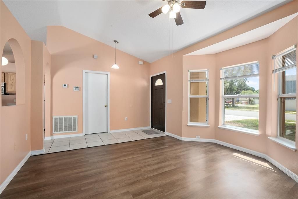 For Sale: $318,000 (4 beds, 2 baths, 1731 Square Feet)
