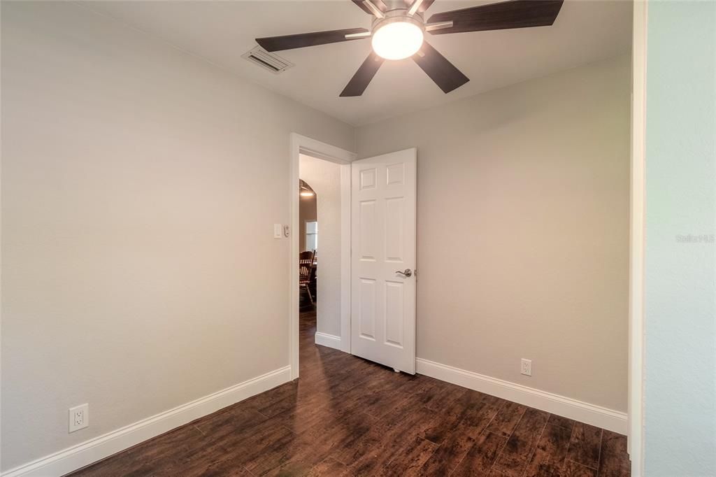 For Sale: $249,900 (3 beds, 1 baths, 1036 Square Feet)