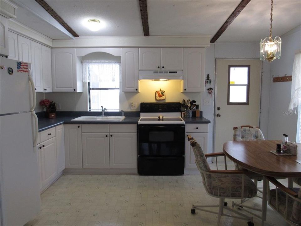 Active With Contract: $105,000 (2 beds, 1 baths, 736 Square Feet)