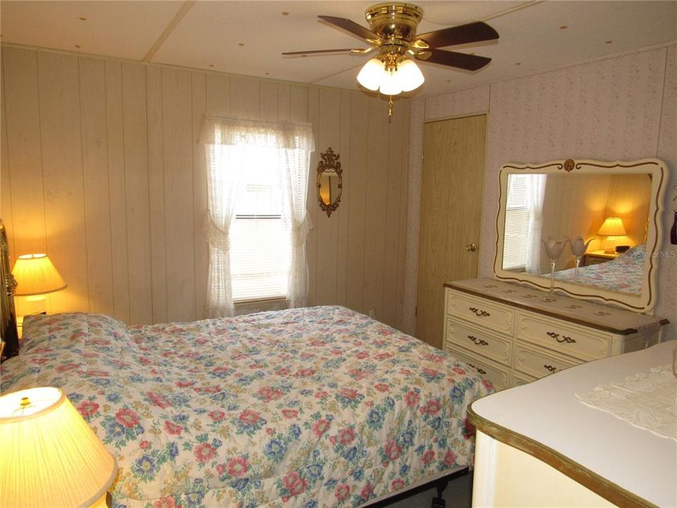 Active With Contract: $105,000 (2 beds, 1 baths, 736 Square Feet)