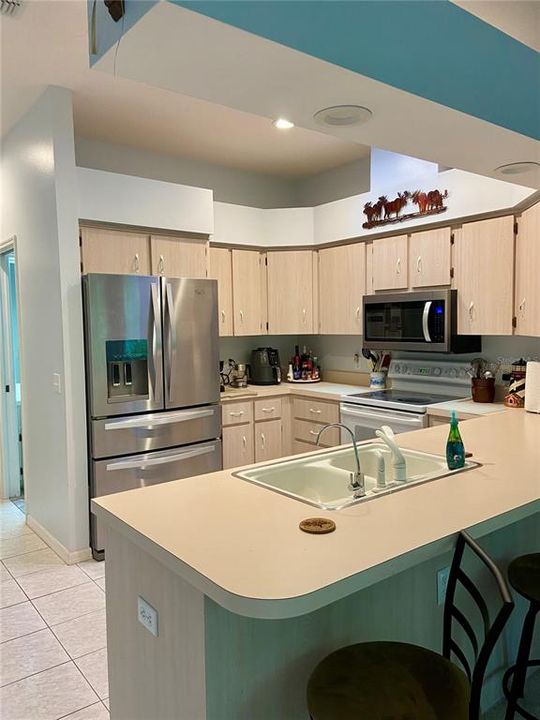 Kitchen with breakfast bar