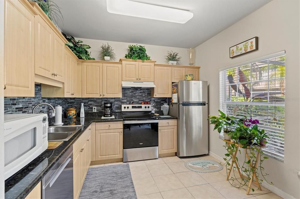 For Sale: $298,500 (2 beds, 2 baths, 1168 Square Feet)