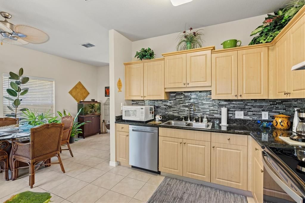 For Sale: $307,500 (2 beds, 2 baths, 1168 Square Feet)