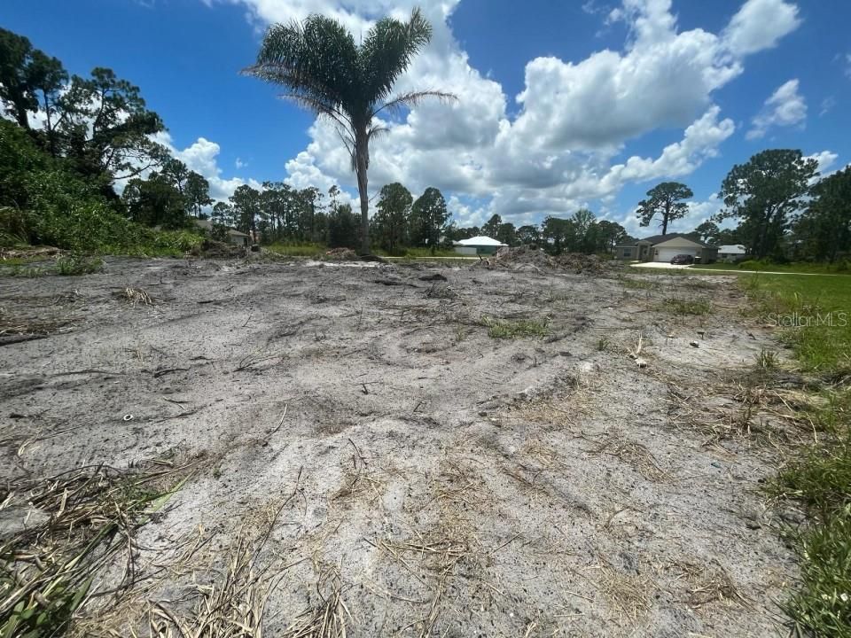 На продажу: $63,500 (0.41 acres)