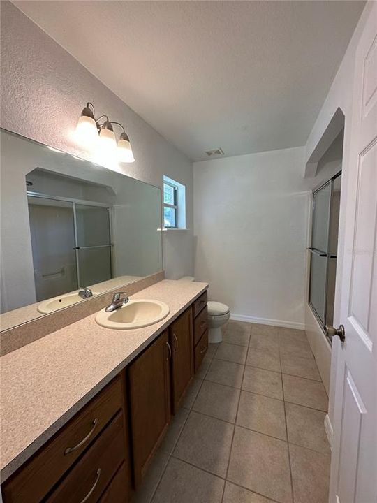 Recently Rented: $1,600 (3 beds, 2 baths, 1594 Square Feet)