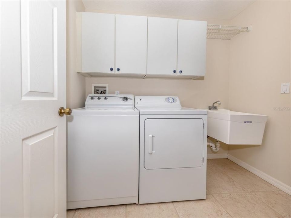 Laundry Room, Washer/Dryer and Utility Sink, Upper Cabinets