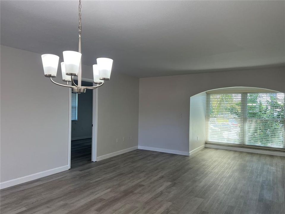 Spacious Open Concept - Dining/Livingroom