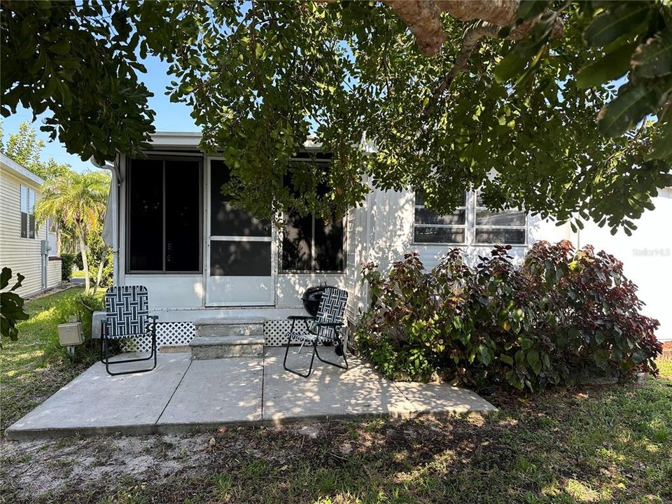 Active With Contract: $119,000 (2 beds, 1 baths, 840 Square Feet)