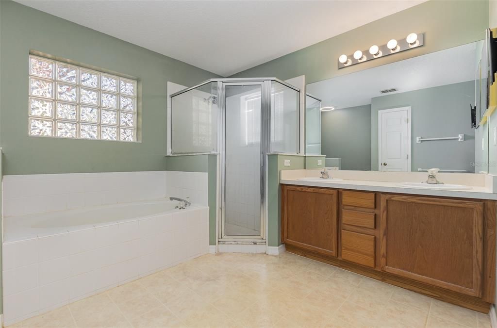 待售: $385,900 (4 贝兹, 2 浴室, 1635 平方英尺)
