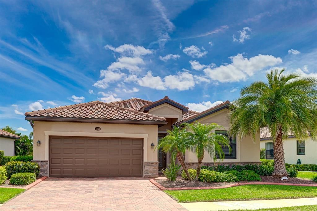 Active With Contract: $639,000 (4 beds, 3 baths, 2025 Square Feet)
