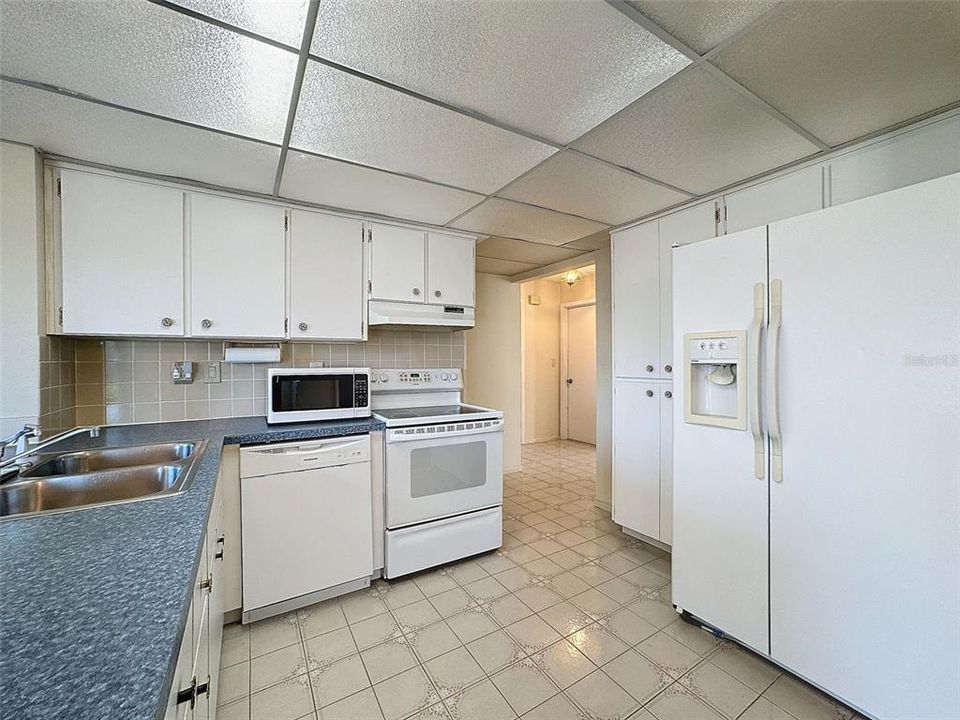 For Sale: $280,000 (2 beds, 2 baths, 1295 Square Feet)