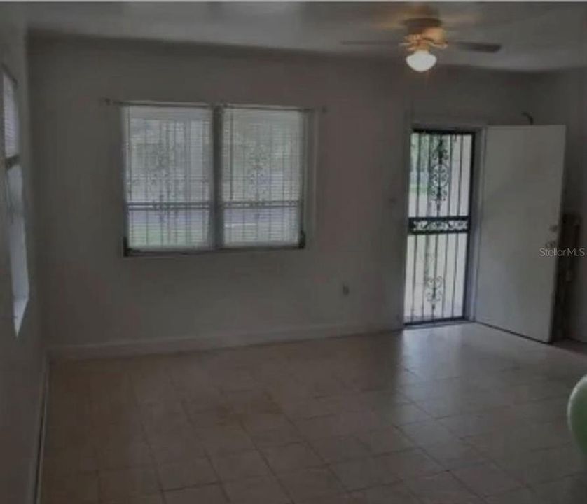 For Sale: $195,000 (2 beds, 1 baths, 1176 Square Feet)
