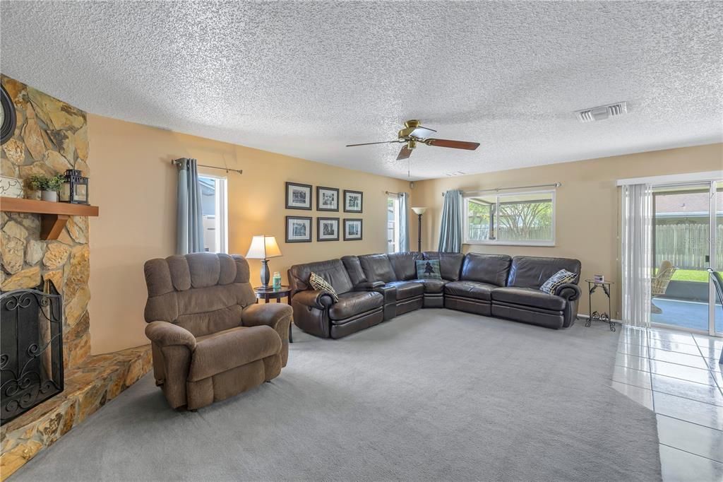 Active With Contract: $398,000 (3 beds, 2 baths, 1391 Square Feet)