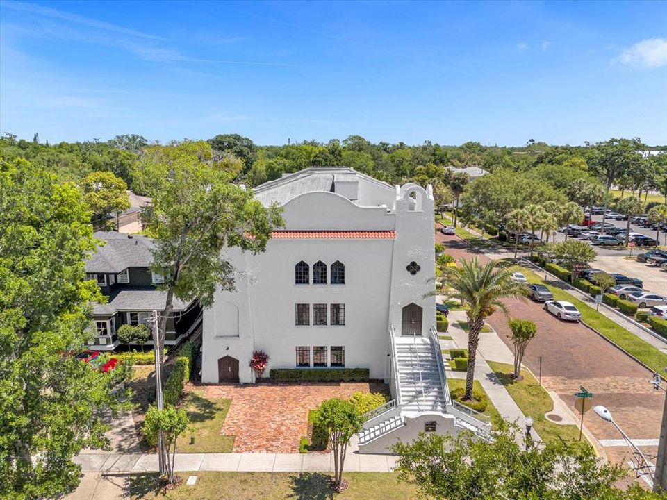 For Sale: $1,899,500 (3 beds, 3 baths, 3713 Square Feet)