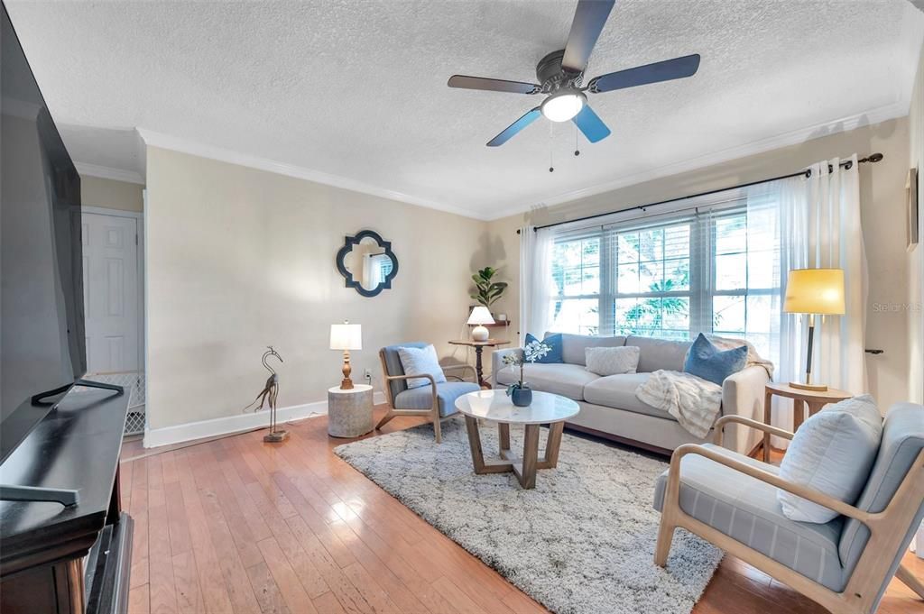 Recently Sold: $495,000 (3 beds, 2 baths, 1383 Square Feet)