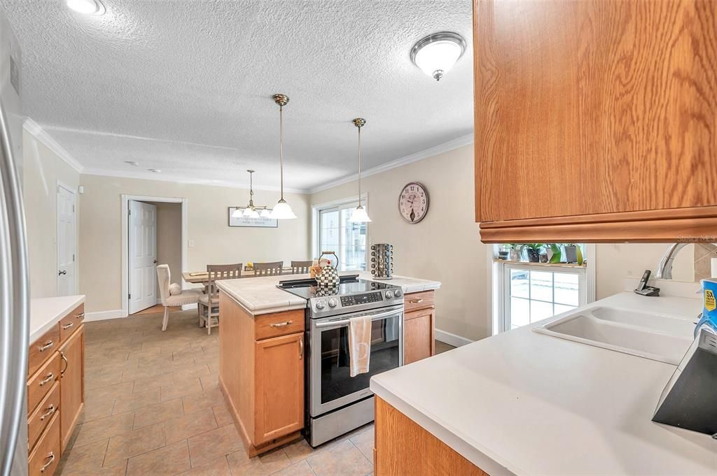 Recently Sold: $495,000 (3 beds, 2 baths, 1383 Square Feet)