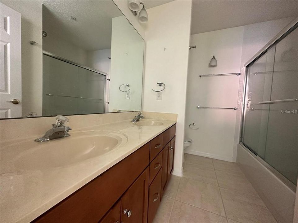 For Rent: $2,600 (4 beds, 2 baths, 2552 Square Feet)