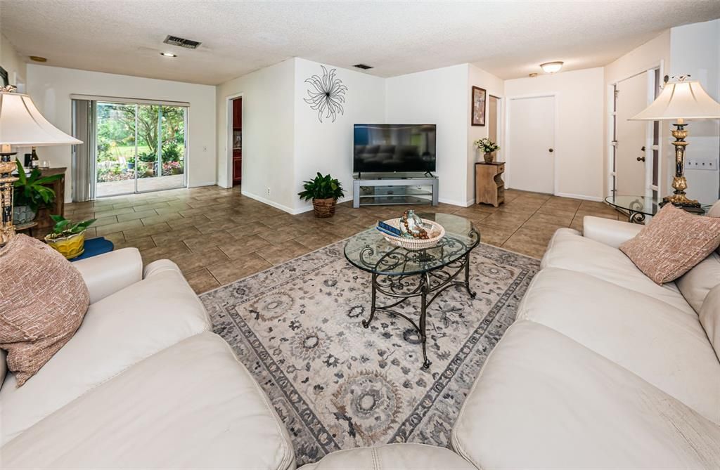 Active With Contract: $364,900 (3 beds, 2 baths, 1601 Square Feet)