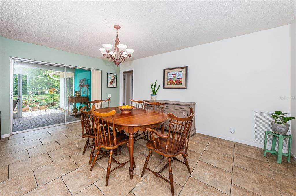 Active With Contract: $364,900 (3 beds, 2 baths, 1601 Square Feet)