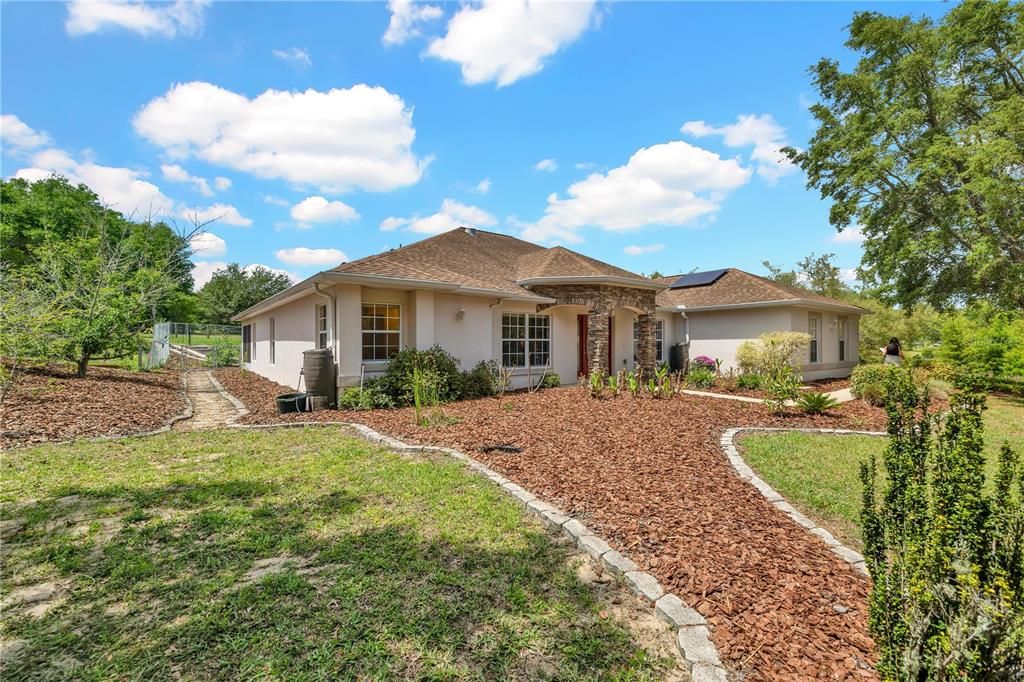 For Sale: $539,900 (4 beds, 2 baths, 2616 Square Feet)