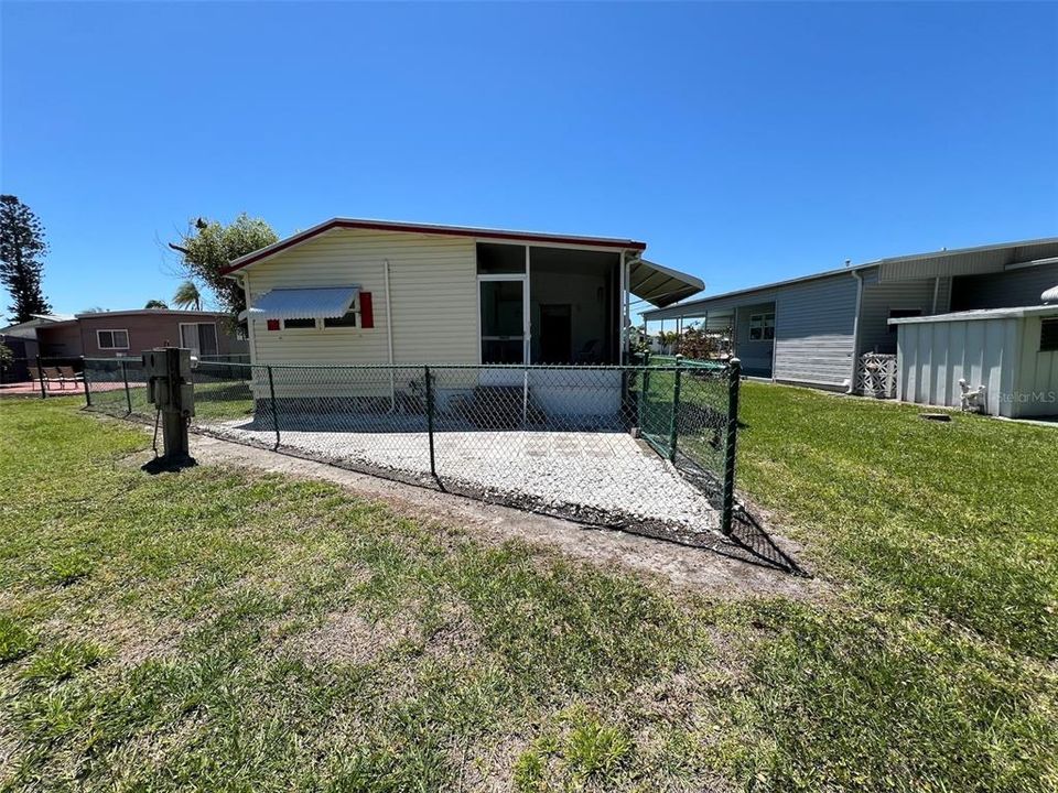 For Sale: $175,000 (3 beds, 2 baths, 850 Square Feet)