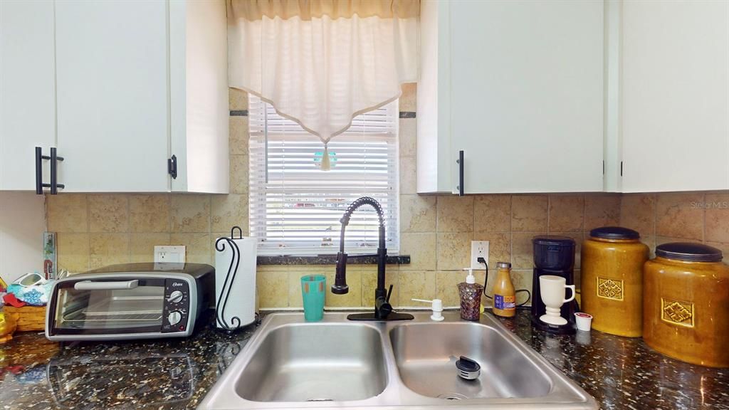 For Sale: $105,000 (1 beds, 1 baths, 816 Square Feet)