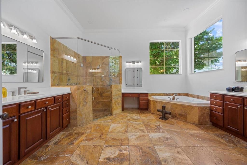 Недавно продано: $4,750,000 (7 спален, 6 ванн, 6344 Квадратных фут)