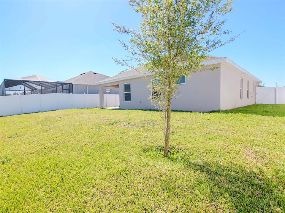 For Sale: $365,000 (4 beds, 2 baths, 1715 Square Feet)