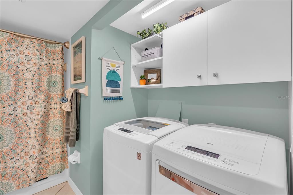 laundry area located in gust bath