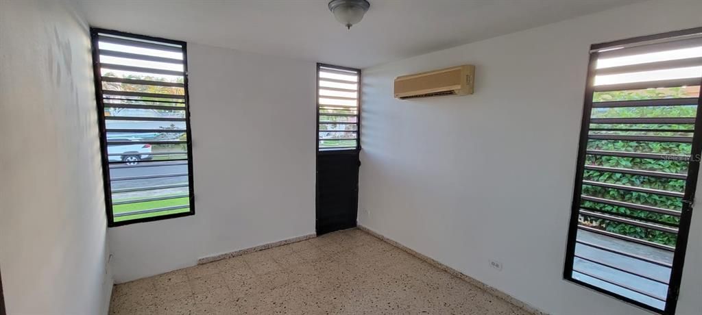 Vendido Recientemente: $250,000 (3 camas, 2 baños, 1450 Pies cuadrados)