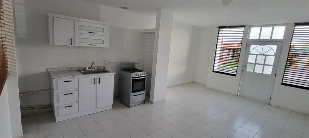 Vendido Recientemente: $250,000 (3 camas, 2 baños, 1450 Pies cuadrados)