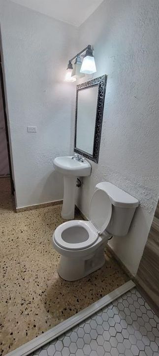 Vendido Recientemente: $250,000 (3 camas, 2 baños, 1450 Pies cuadrados)