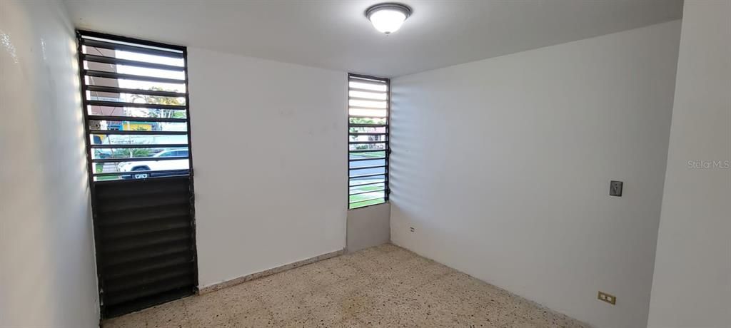 Vendido Recientemente: $250,000 (3 camas, 2 baños, 1450 Pies cuadrados)