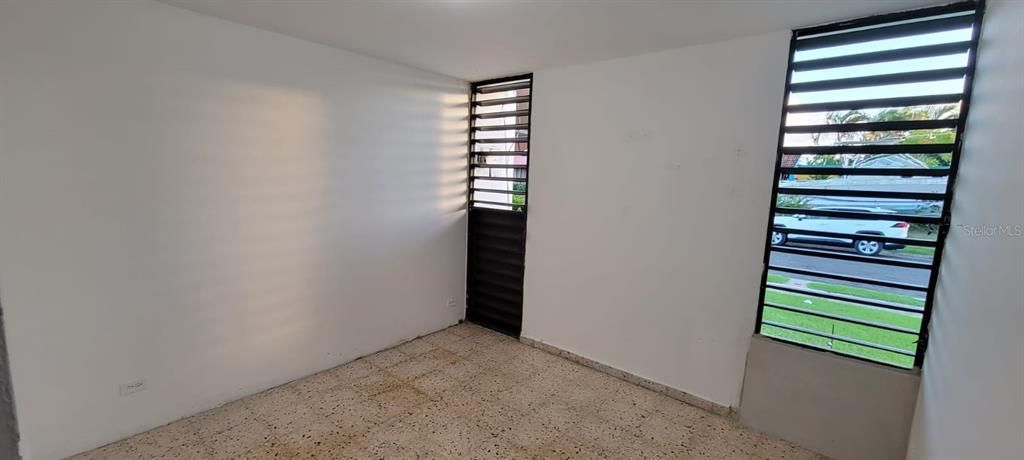 Vendido Recientemente: $250,000 (3 camas, 2 baños, 1450 Pies cuadrados)