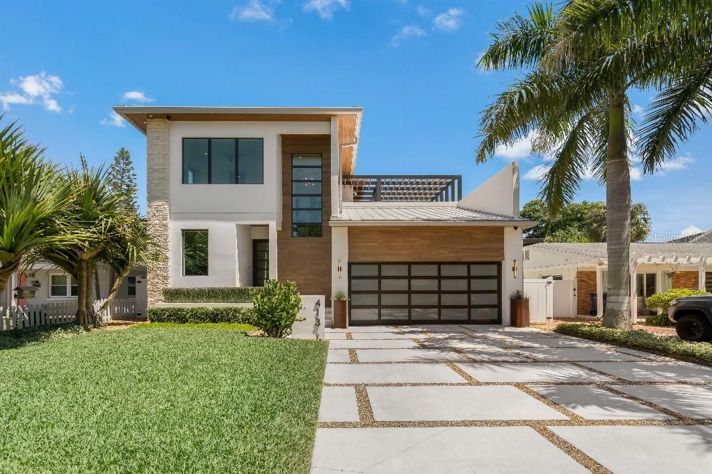 Active With Contract: $2,875,000 (4 beds, 5 baths, 3464 Square Feet)